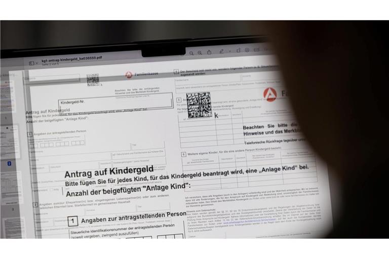 Neue Eltern sollen sich künftig mehr auf ihr Baby statt auf Papierkram konzentrieren können. (Symbolbild)