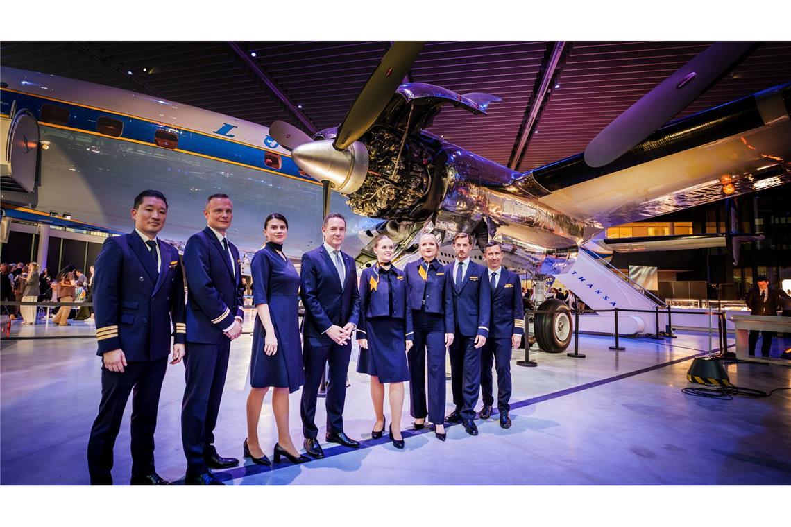 Neue Kleidung für 33.000 uniformtragende Lufthanseatinnen und Lufthanseaten.