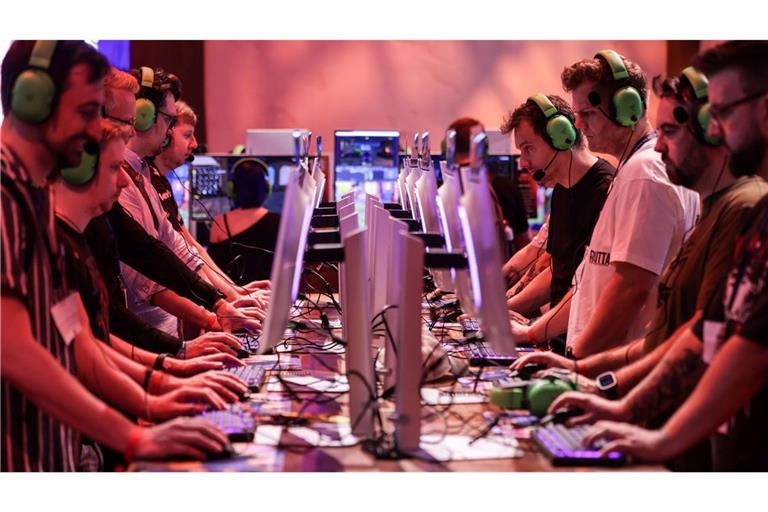 Neue Spiele testen wie hier bei der Gamescom 2024 - das ist auch bei der diesjährigen Gaming-Messe möglich.