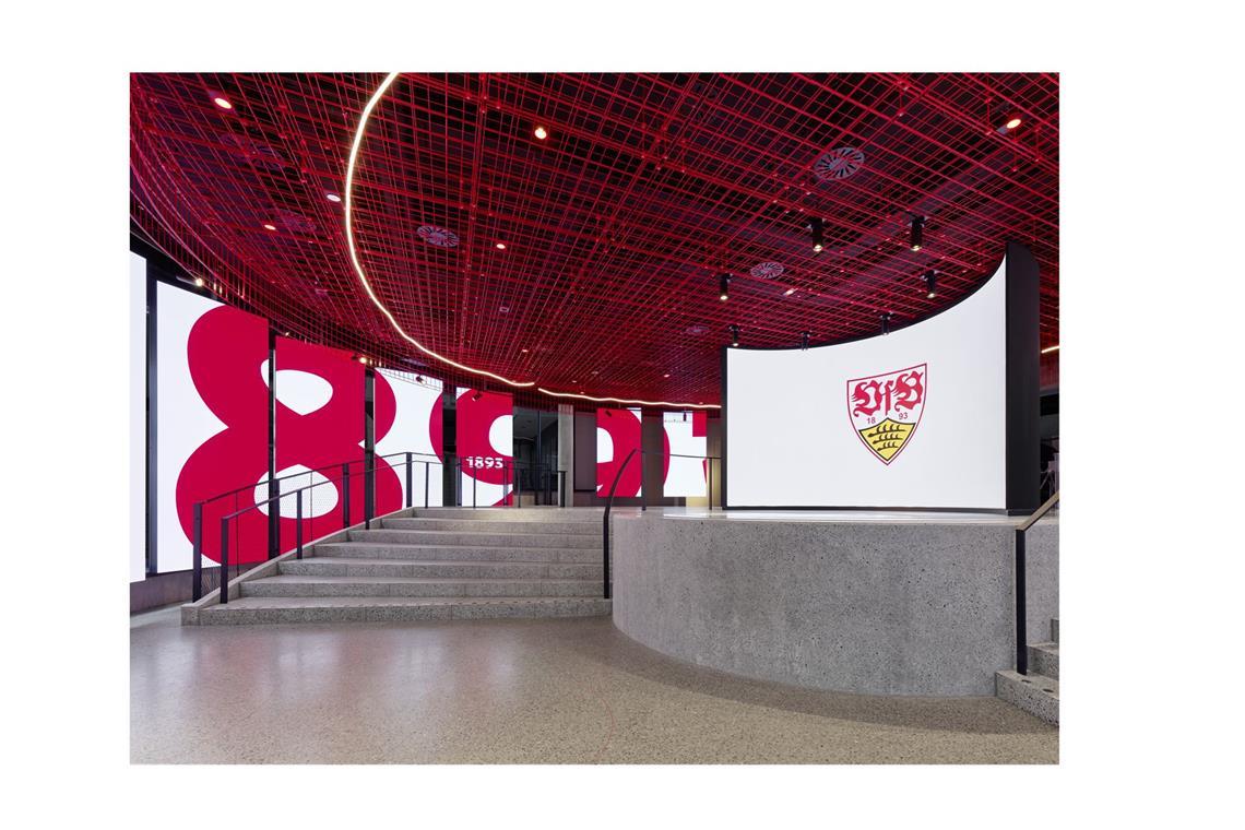 Langlebig und ressourcensparend – diese Stuttgarter Architektur schont die Umwelt Neuer Eingangsbereich im Businesscenter, denn nicht nur während der Spieltage ist in der Arena Betrieb. Es können auch Firmen Veranstaltungen, Konferenzen veranstalten. In der Großküche wird mit regionalen Produkten gekocht. Gehört alles zum Nachhaltigkeitsprogramm
