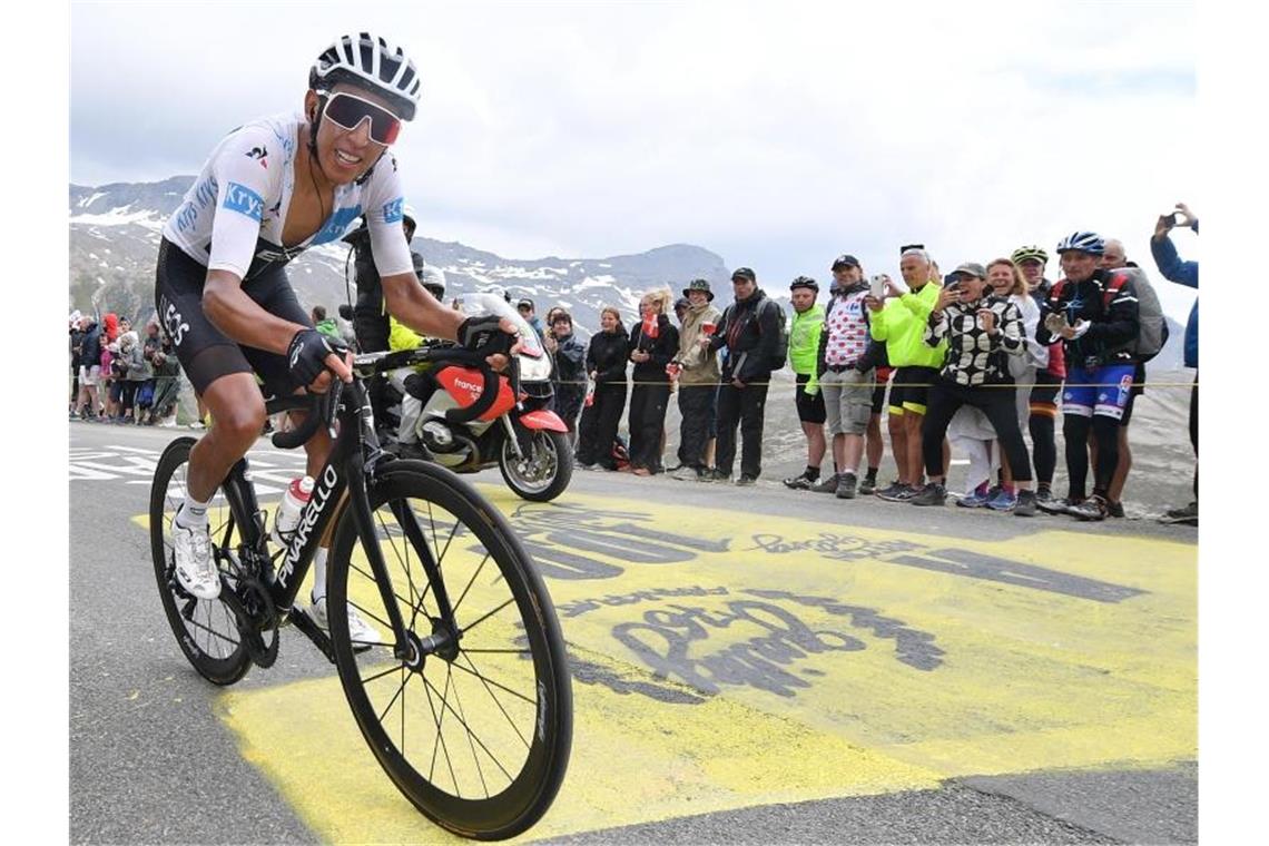 Schlammlawine stoppt Alpen-Spektakel - Bernal holt Gelb