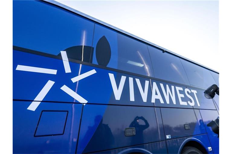 Neuer Sponsor beim FC Schalke 04: Vivawest. Foto: David Inderlied/dpa