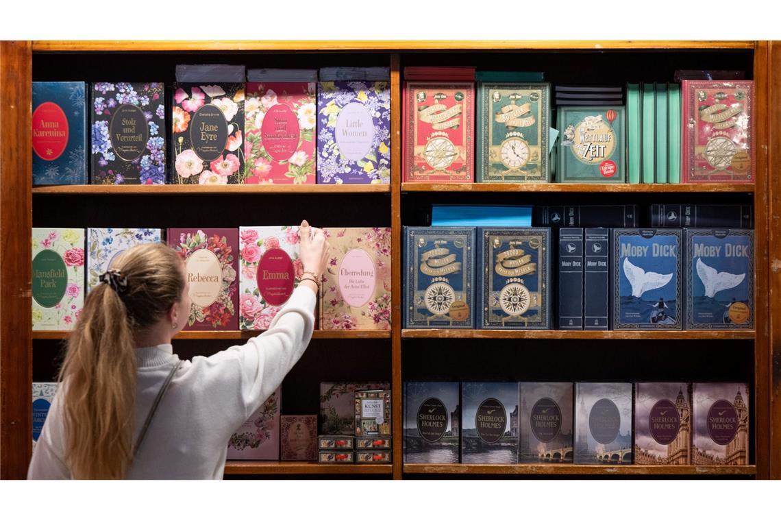 Frankfurter Buchmesse wird eröffnet Neuerscheinungen entdecken, bei Lesungen und Diskussionen zuhören, Bücher signieren lassen: die Buchmesse ist vielfältig. (Archivbild)
