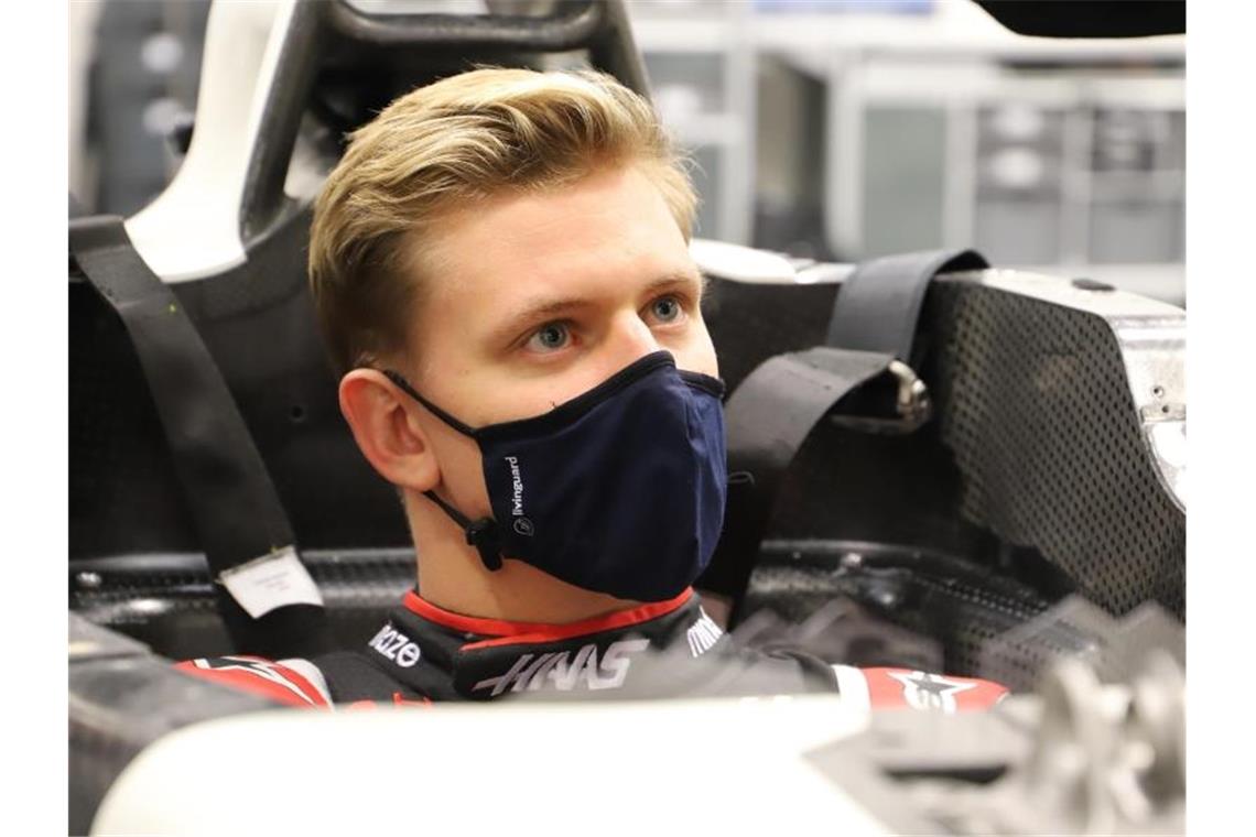 Neues Dienstauto: Haas-Pilot Mick Schumacher geht voller Tatendrang in sein Debütjahr in der Formel 1. Foto: -/Haas F1 Team/dpa