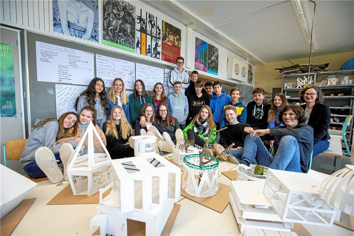 Neuntklässler des Max-Born-Gymnasiums haben ihre Vorstellungen eines Pavillons zur Präsentation der Stadt Backnang bei der IBA 2027 ideenreich umgesetzt. Foto: A. Becher