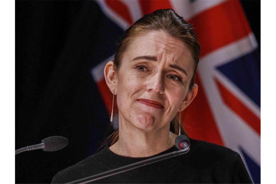 35 neue Fälle: Neuseeland verlängert Corona-Lockdown Neuseelands Premierministerin Ardern während einer Pressekonferenz zur Corona-Lage. Foto: Robert Kitchin/Pool via AP/dpa