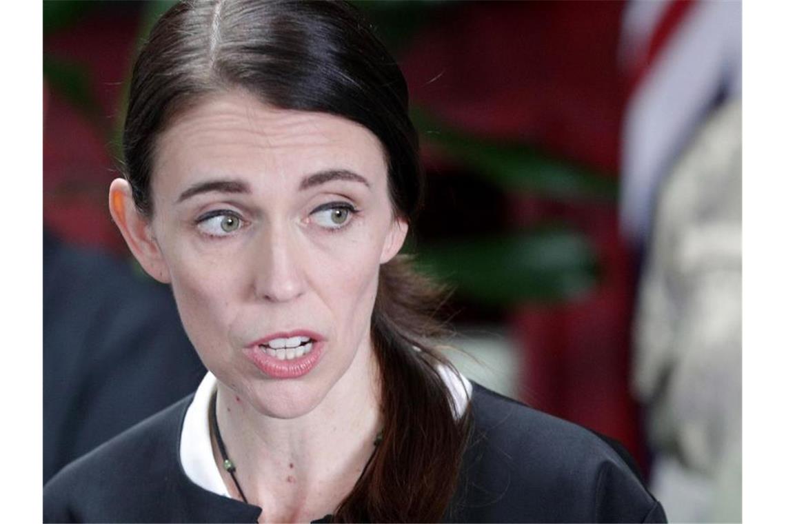 Neuseelands Premierministerin Jacinda Ardern nach einem Treffen mit vom Vulkanausbruch betroffenen Familien. Foto: David Rowland/AAP/dpa