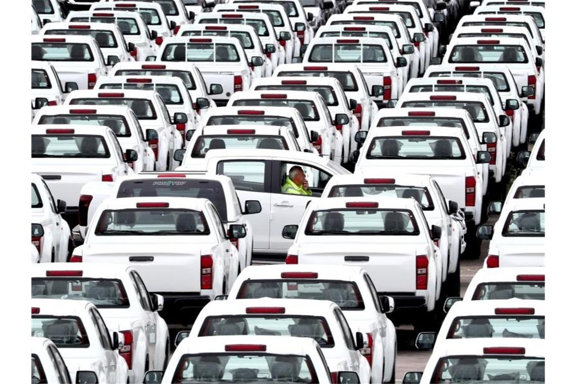 Autoverkäufe in Europa ziehen an Neuwagen warten im englischen Sheerness auf Käufer. Foto: Gareth Fuller/PA Wire/dpa