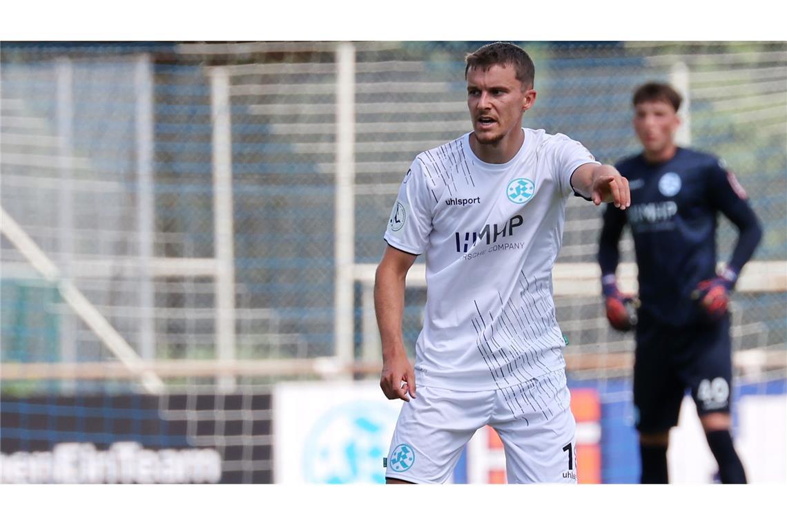 Kantersieg zum Testspielauftakt gegen VfR Mannheim Neuzugang Maximilian Zaiser dirigierte im Mittelfeld.