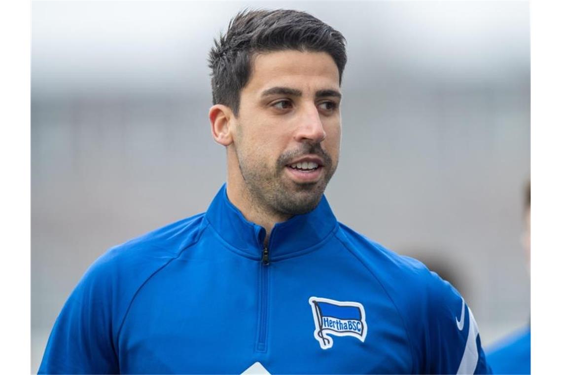 Khedira startet bei Hertha: „Nicht der Big Boss“ Neuzugang Sami Khedira hat zum ersten Mal am Hertha-Training teilgenommen. Foto: Andreas Gora/dpa