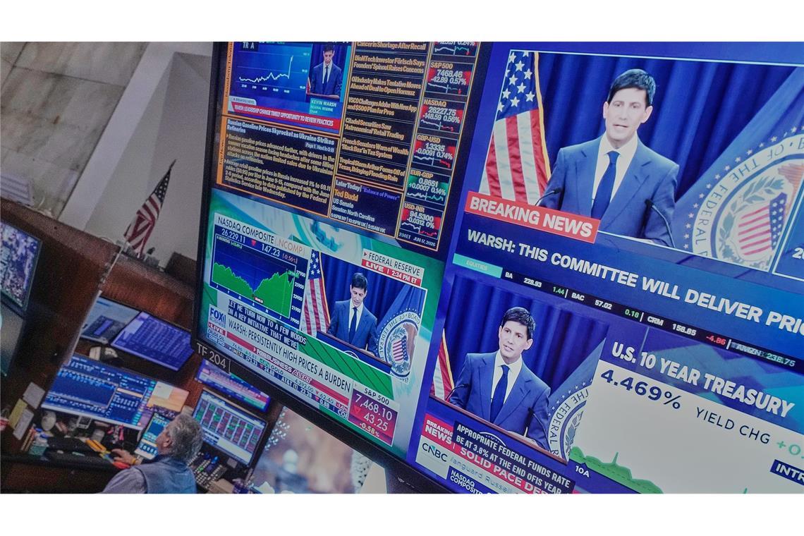 New York: Wenn die Fed spricht – NYSE-Händler verfolgen Kevin Warshs Pressekonferenz auf den großen Screens