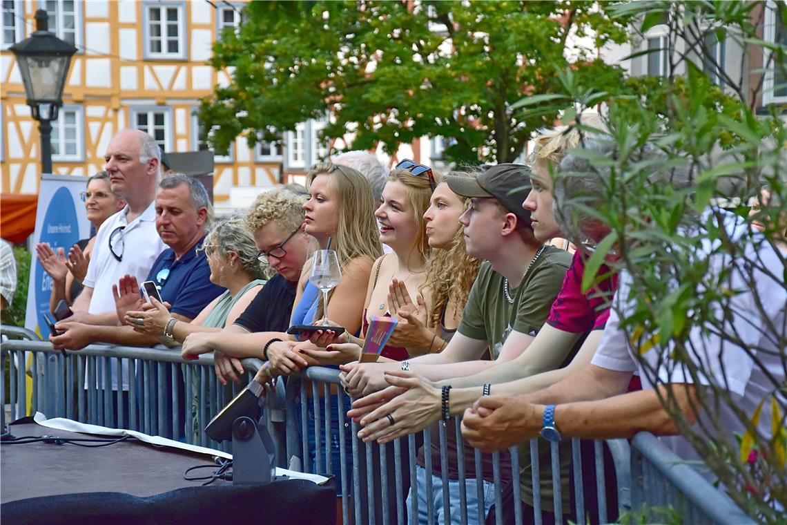 Newcomer Contest am Sonntag.