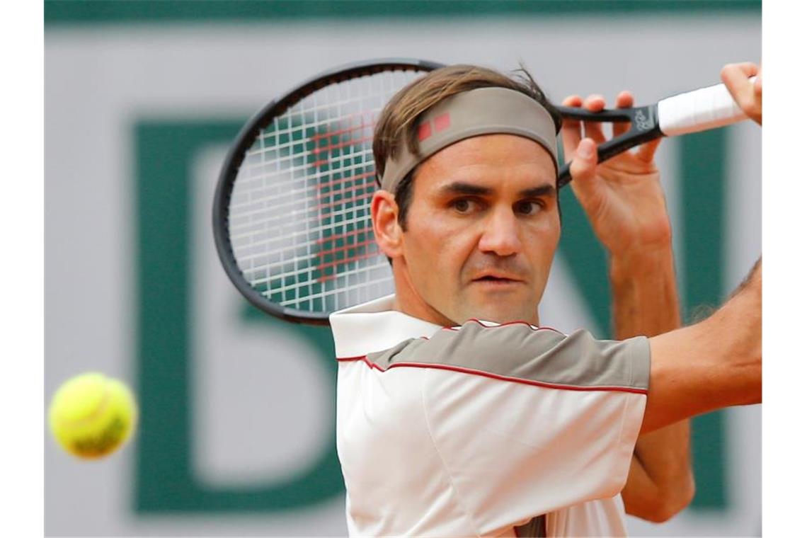 Nicht alle Stars machen via Homeoffice so eine gute Figur wie Roger Federer. Foto: Michel Euler/AP/dpa