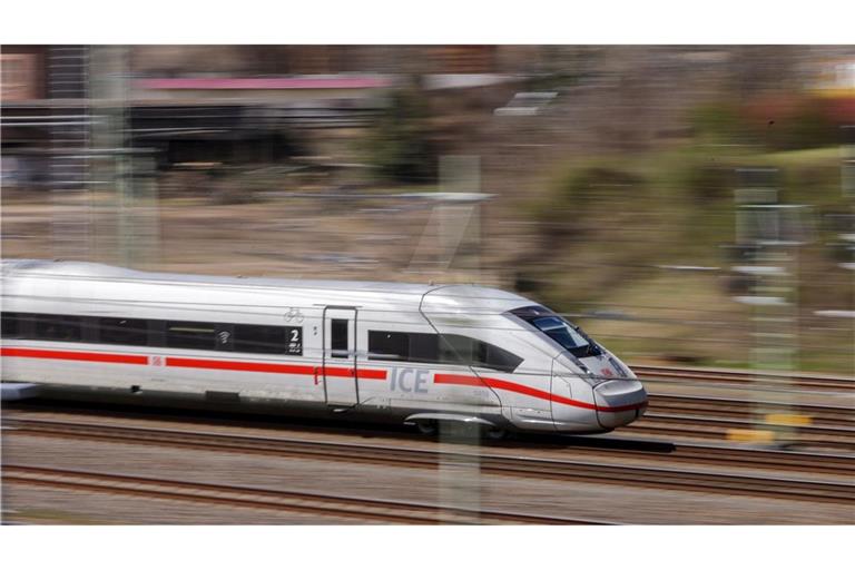 Nicht mal zwei von drei Fernzügen der Deutschen Bahn waren im März pünktlich. (Archivbild)