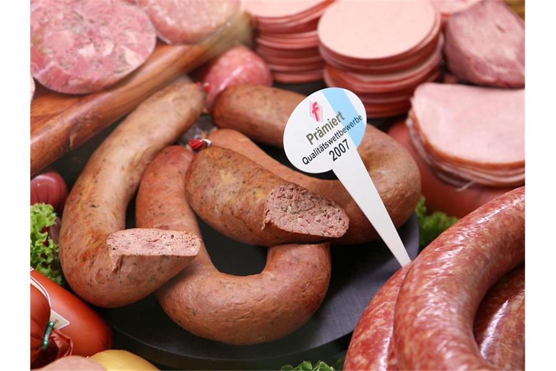 Nicht mehr so gefragt: Salami, Schinken und Wurstwaren. Foto: Oliver Berg/dpa