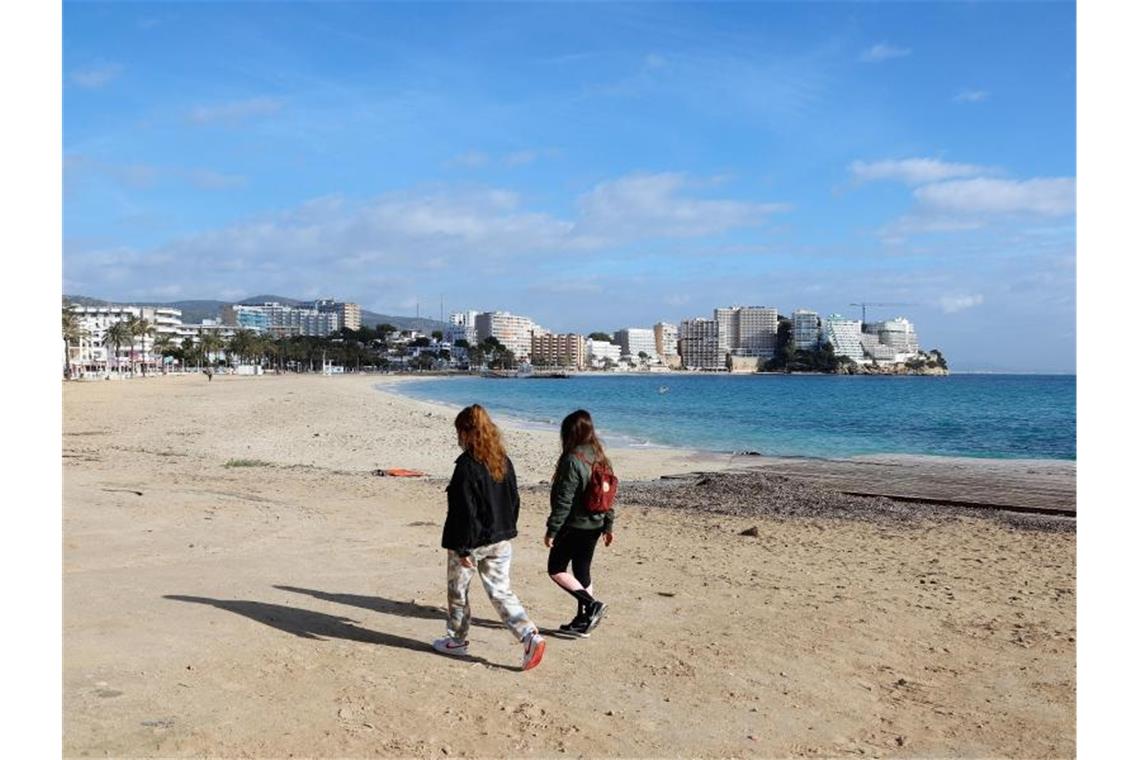 Nicht nur auf Mallorca hofft man auf einen baldigen Tourismus-Neustart. Foto: Clara Margais/dpa