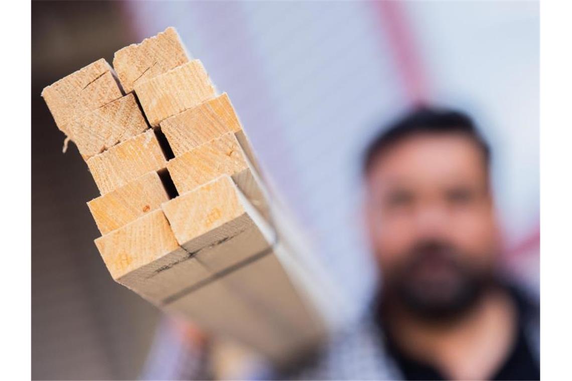 Ökonomin: Materialmangel nimmt Konjunkturerholung Schwung Nicht nur bei Mikroprozessoren gibt es Lieferprobleme. Auch Stahl, Aluminium, Kupfer, Kunststoffe und Holz sind knapp. Foto: Rolf Vennenbernd/dpa