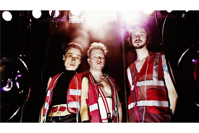 Nicht nur das Leben, die ganze Welt scheint aktuell eine Baustelle: Antworten auf drängende Fragen gibt in der Rampe auch das Teatru-Spalatorie aus Moldawien in „Playing on Nerves. A Punk Dream“.
