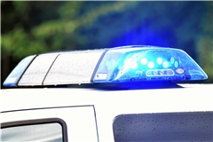 Nicht nur der Motorradfahrer wollte laut Polizei überholen, sondern auch ein Autofahrer. Symbolfoto: Tobias Sellmaier
