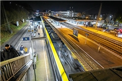 Nicht nur die dunkle Jahreszeit steht bevor, sondern auch die eine oder andere nächtliche Bahnsperrung. Archivfoto: Alexander Becher