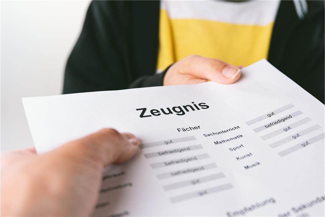 Was Schulleiterinnen und Schulleiter zum Comeback der Grundschulempfehlung sagen Nicht nur die Noten fließen in Zukunft mit in die verbindliche Grundschulempfehlung ein. Foto: Adobe stock/mpix-foto