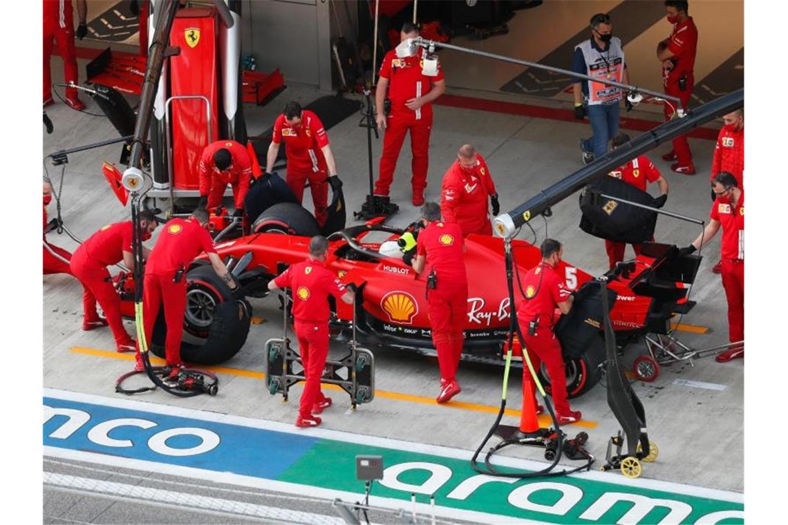 Nicht nur für die Formel-1-Piloten stellt ihr Job eine ständige Belastung dar. Foto: Yuri Kochetkov/Pool EPA/AP/dpa