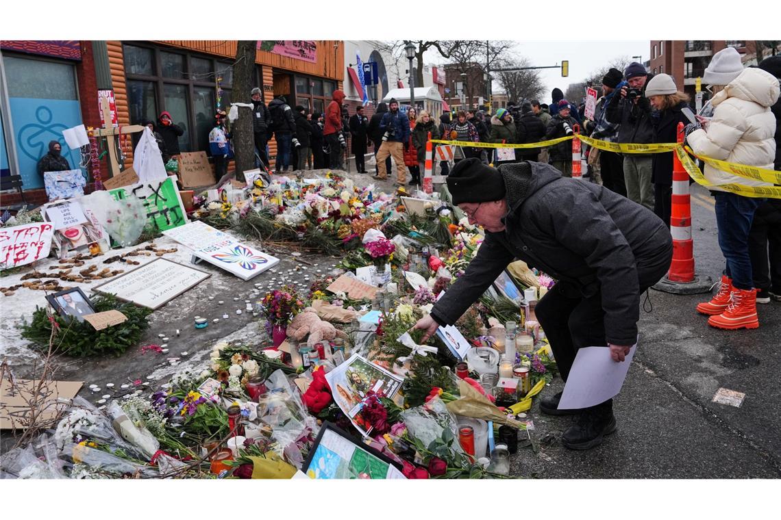 Nicht nur in Minneapolis trauern und protestieren die Menschen nach den tödlichen Schüssen auf Alex Pretti bei einem Einsatz von Bundesbeamten. (Archivbild)