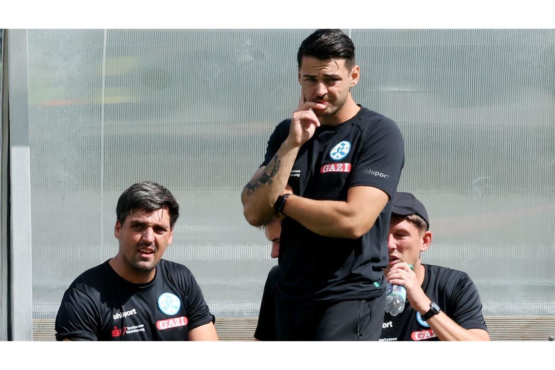 Nicht nur NLZ-Chef Norbert Stippel ist stolz auf diese beiden Talentschmiede: Die Trainer Harun Gülcan und Max Füssenhäuser (Foto) messen sich  mit dem Kickers-Nachwuchs in den  DFB-Nachwuchsligen mit den Teams von Bundesligisten. Füssenhäusers U 17 qualifizierte sich  nun sogar für die Liga A.