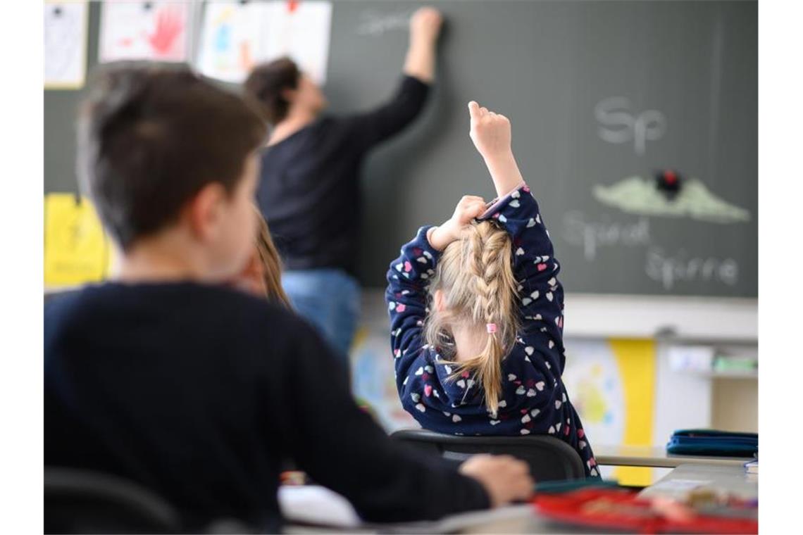 Nicht nur Schlafforscher, sondern auch Kinder sind für einen späteren Beginn der ersten Schulstunde. Foto: Sebastian Gollnow