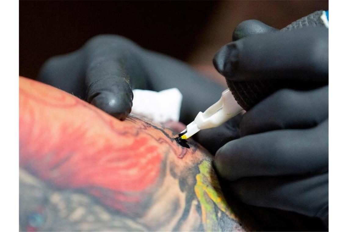 Nicht nur Tattoo-Farben, sondern auch die verwendeten Nadeln können laut Studie Allergien auslösen. Foto: Christoph Soeder