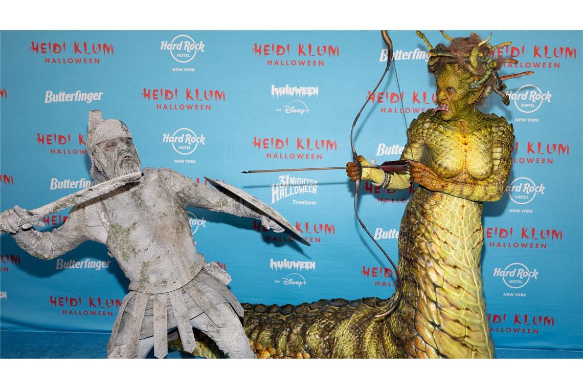 Heidi Klum verkleidet sich „sehr hässlich“ – Tom Kaulitz zu Stein erstarrt Nicht wiederzuerkennen: Heidi Klum (rechts) und ihr Partner Tom Kaulitz.