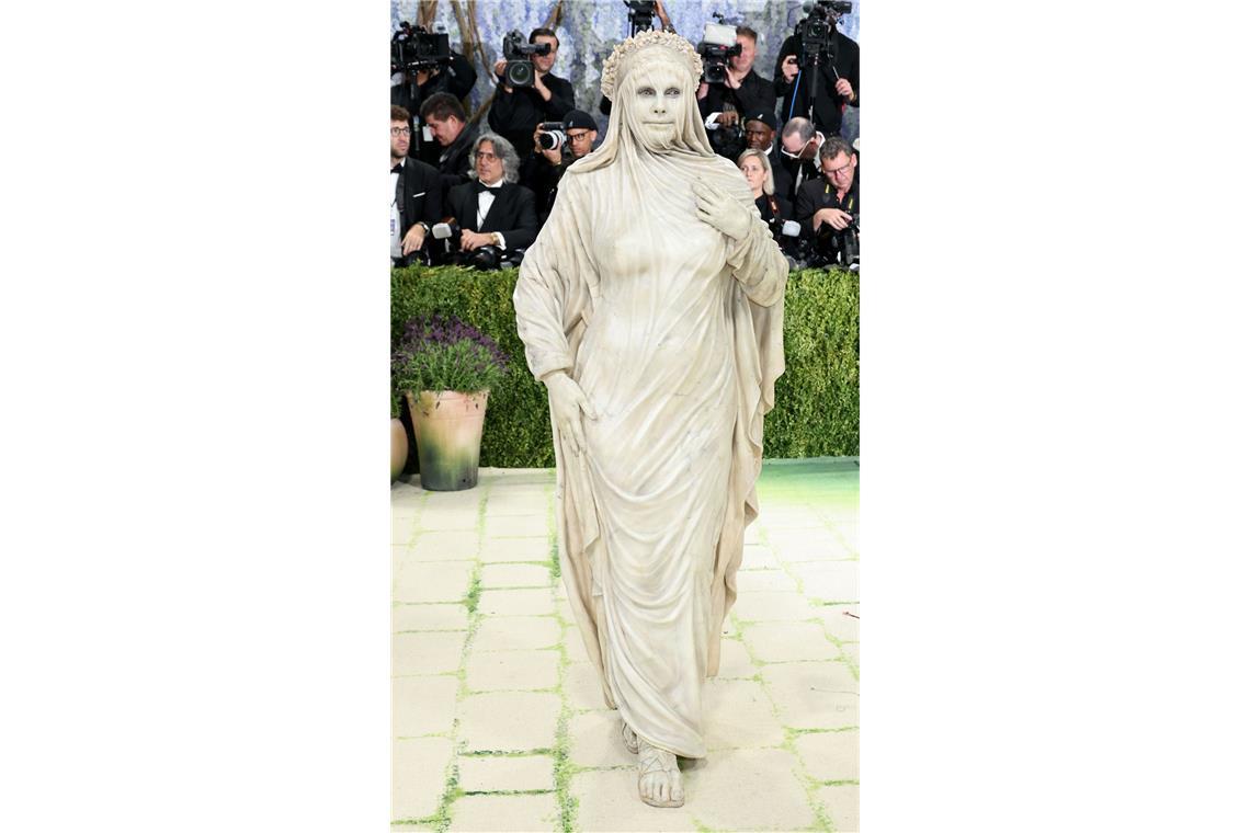 Nicht zu erkennen: Das deutsche Topmodel Heidi Klum hatte sich in eine Marmorstatue verwandelt.