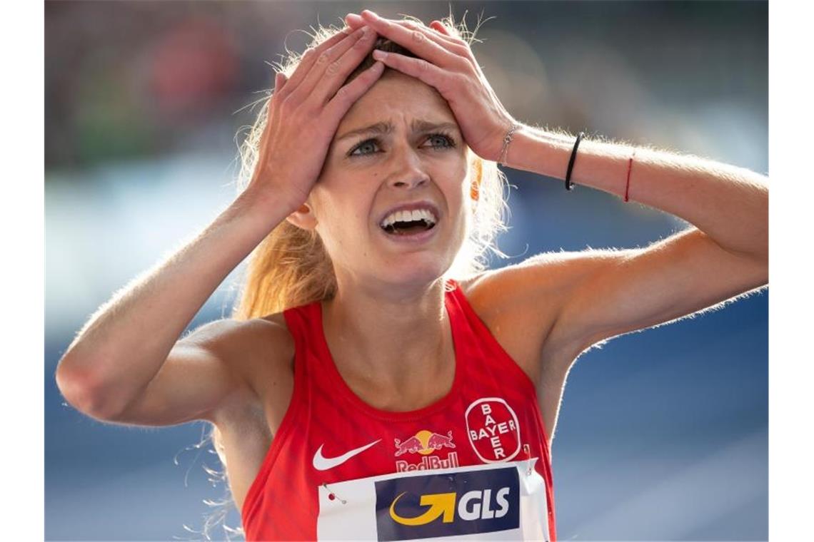 Mihambo gelingt Riesensprung - Glanz durch Klosterhalfen Nicht zu fassen: Konstanze Klosterhalfen nach ihrem Rekordlauf in Berlin. Foto: Sven Hoppe