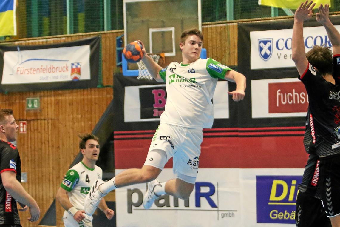 HC Oppenweiler/Backnang siegt nach einem beeindruckenden Auftritt Nicht zu stoppen: Timm Buck und der HCOB. 39:27 siegten sie bei Spitzenreiter Fürstenfeldbruck, Buck allein traf 16-mal. Foto: Alexander Hornauer