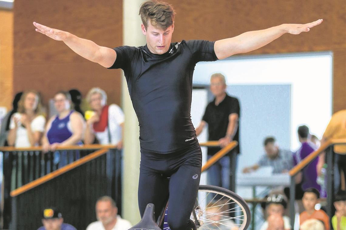 Nick Lange holt sich den Titel Nick Lange hat eine sturzfreie Kür in Stuttgart gezeigt. Foto: A. Becher