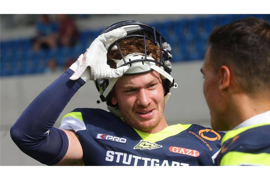 Nick Wenzelburger (26), Defensive Back seit 2021: „Die Situation ist sehr niederschmetternd, unschön und unbefriedigend. Es gibt bei Surge einige Spieler wie mich, die vom ersten Tag an dabei waren, den Aufschwung seit 2023 mitgemacht und am Ende die Meisterschaft gefeiert haben. Es ist ganz bitter, dass es nun so endet. Wir Spieler wussten zwar von den Problemen, wollten den Ernst der Lage aber nicht wahrhaben. Es ist ja auch in der Vergangenheit immer eine Lösung gefunden worden – selbst nach der 2022er-Saison mit zwölf Niederlagen in zwölf Spielen. Jeder von uns hat gehofft, dass es in Stuttgart weitergeht und wir den nächsten Titel angreifen. Auch ich wollte bei Surge bleiben. Jetzt muss ich schauen, welche Türen sich öffnen. Ich will auf jeden Fall auf möglichst hohem Niveau weiter Football spielen.“