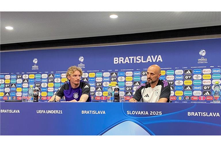 Nick Woltemade (l) freut sich auf das Finale - über den FC Bayern sagte er nichts.