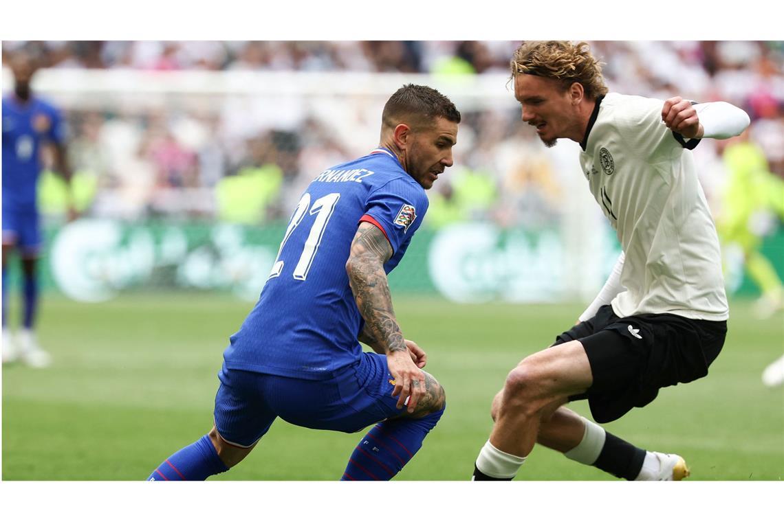 Mbappé und VAR-Frust: DFB-Team verpasst Platz drei Nick Woltemade (r.) – zum zweiten Mal in der Startelf der deutschen Nationalmannschaft – im Zweikampf gegen Frankreichs Verteidiger Lucas Hernandez.