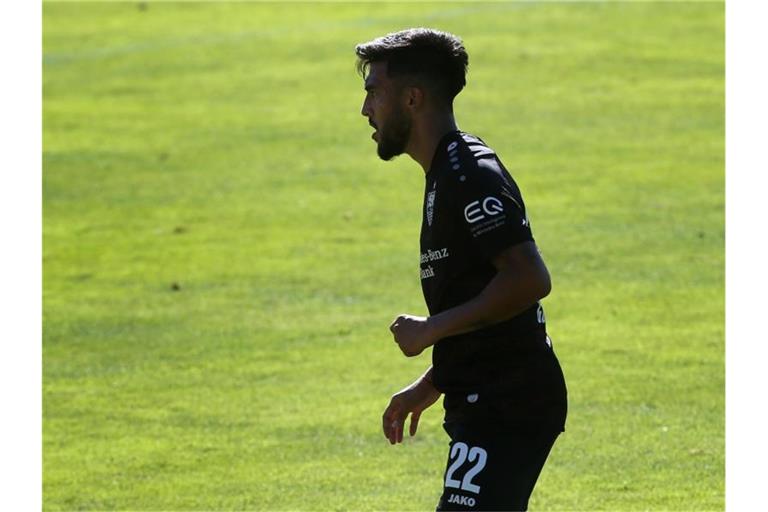 Nicolas Gonzales vom VfB Stuttgart spielt auf dem Platz. Foto: Karl-Josef Hildenbrand/dpa/Archivbild