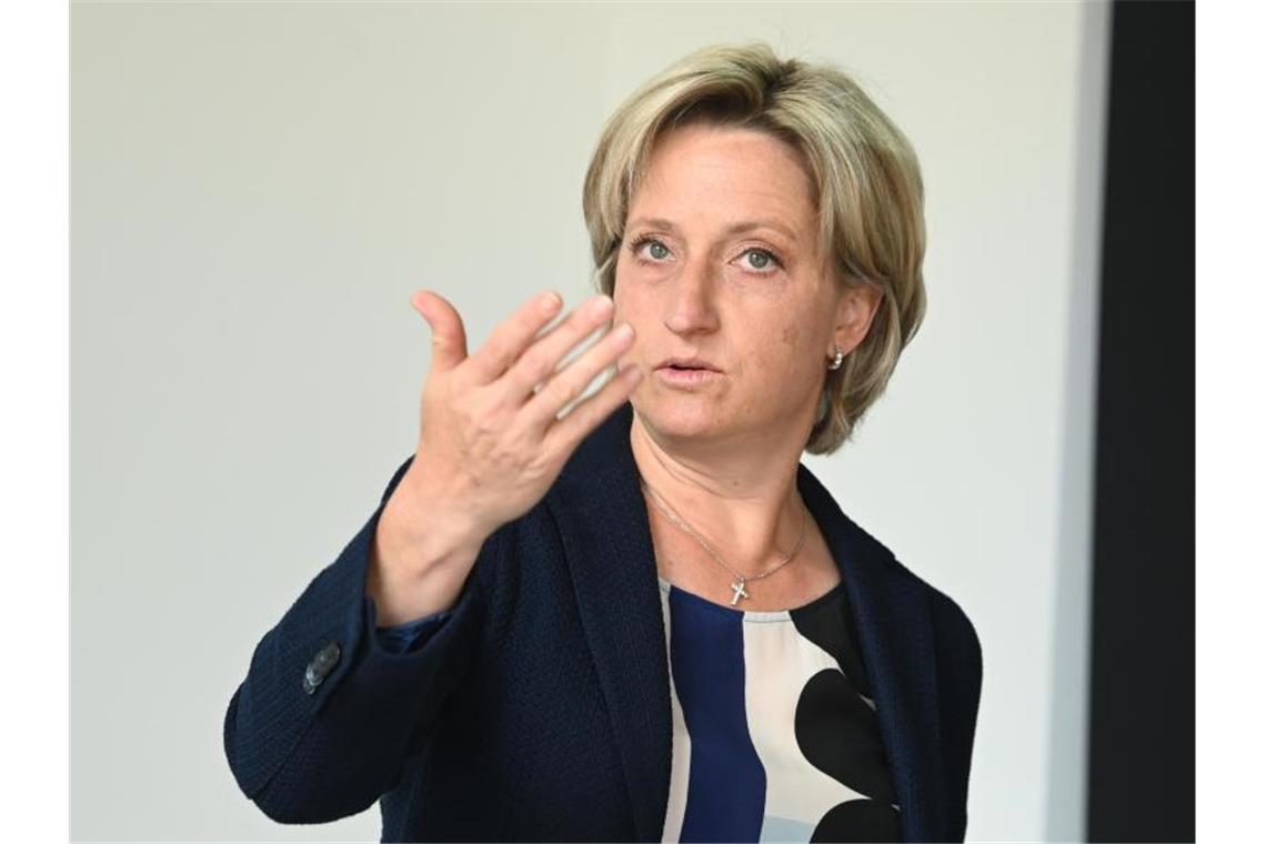 Mehr als 500 zusätzliche Azubis seit Jahresbeginn Nicole Hoffmeister-Kraut (CDU) bei einem Termin. Foto: Uli Deck/dpa/Archivbild