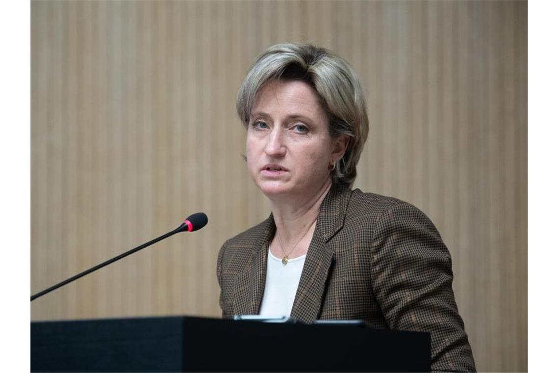 Nicole Hoffmeister-Kraut (CDU), Ministerin für Wirtschaft, spricht. Foto: Sebastian Gollnow/dpa