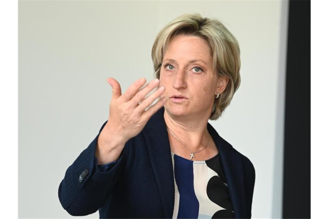 Nicole Hoffmeister-Kraut (CDU) spricht. Foto: Uli Deck/dpa/Archivbild