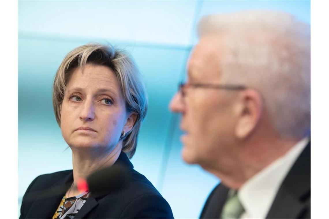 Nicole Hoffmeister-Kraut (CDU) und Winfried Kretschmann (Grüne). Foto: Marijan Murat/dpa/Archivbild