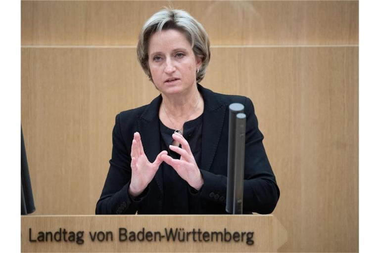 Nicole Hoffmeister-Kraut, Wirtschaftsministerin von Baden-Württemberg, spricht im Landtag. Foto: Marijan Murat/dpa/Archivbild