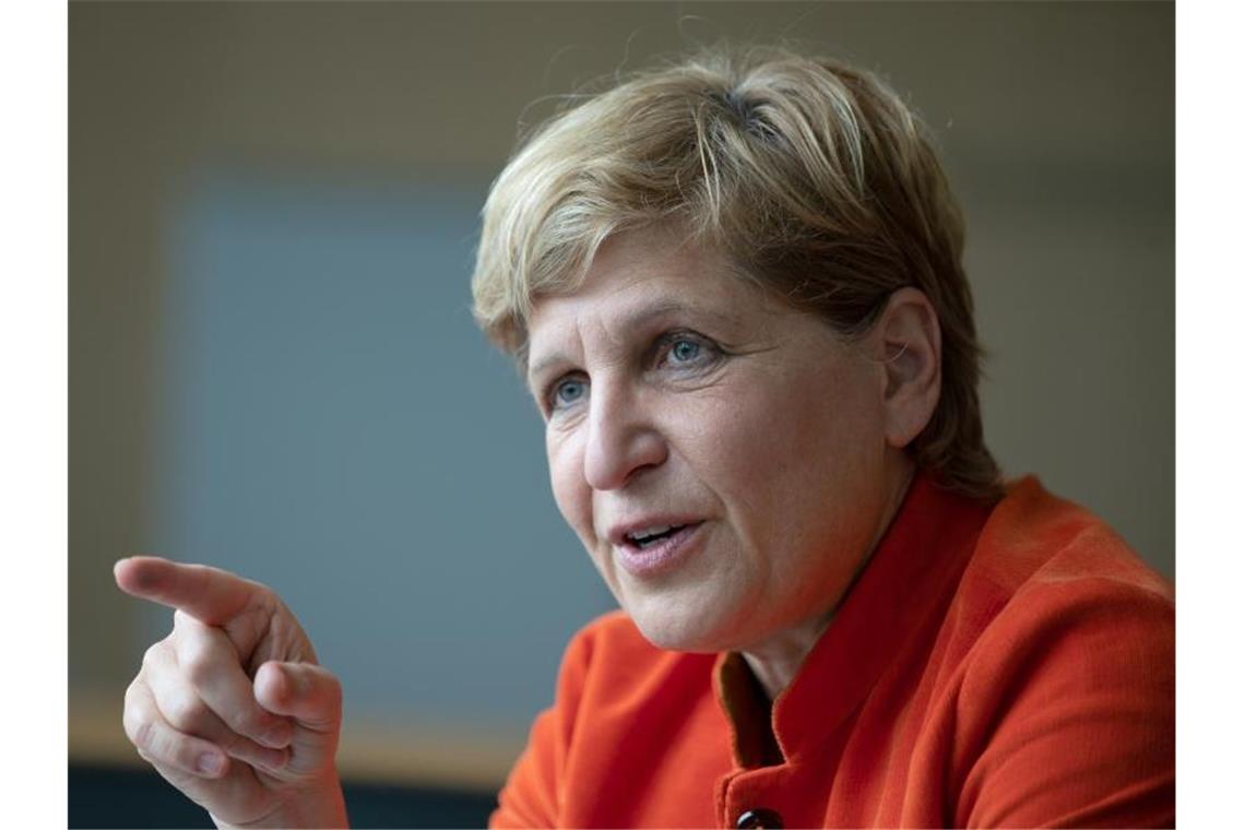 Nicole Razavi (CDU), Baden-Württembergs Ministerin für Landesentwicklung und Wohnen, spricht bei einem Interview. Foto: Bernd Weißbrod/dpa/Archivbild