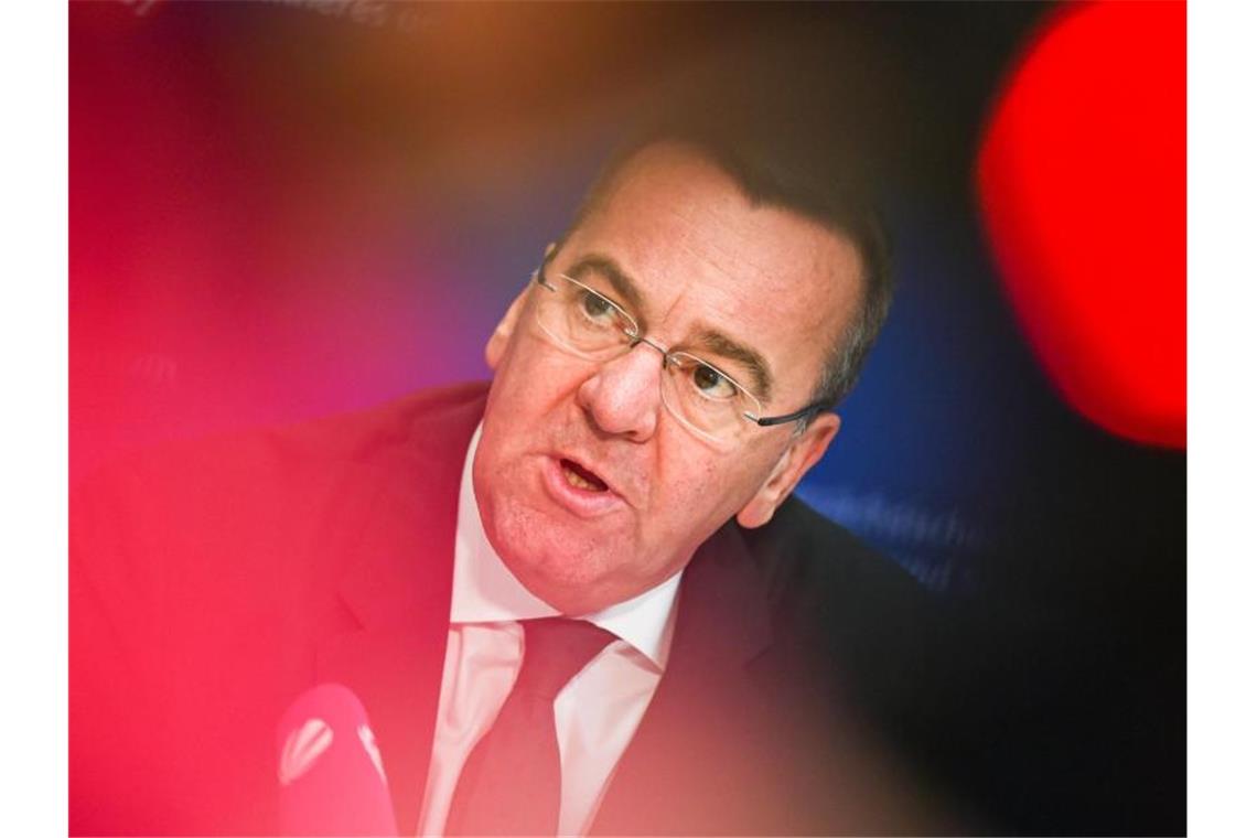Pistorius: Abschiebungen nach Afghanistan nicht verstärken Niedersachsens Innenminister Boris Pistorius hat sich klar gegen eine Ausweitung der Abschiebungen nach Afghanistan ausgesprochen. Foto: Christophe Gateau