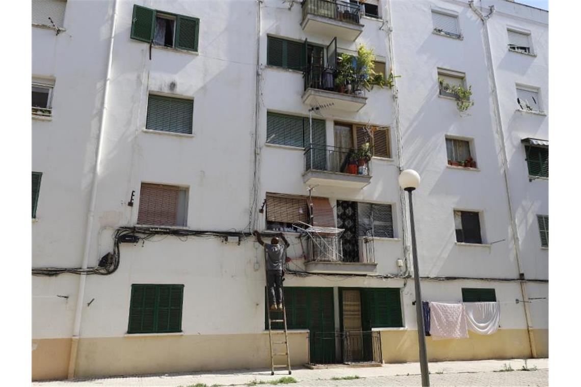 40 Prozent von Mindestlöhnen in einigen EU-Ländern für Miete Niedriglohnempfänger in vielen EU-Staaten, etwa auch in Spanien, geben mindesten 40 Prozent ihres Einkommens für Miete aus. Foto: Clara Margais/dpa