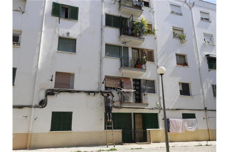 Niedriglohnempfänger in vielen EU-Staaten, etwa auch in Spanien, geben mindesten 40 Prozent ihres Einkommens für Miete aus. Foto: Clara Margais/dpa