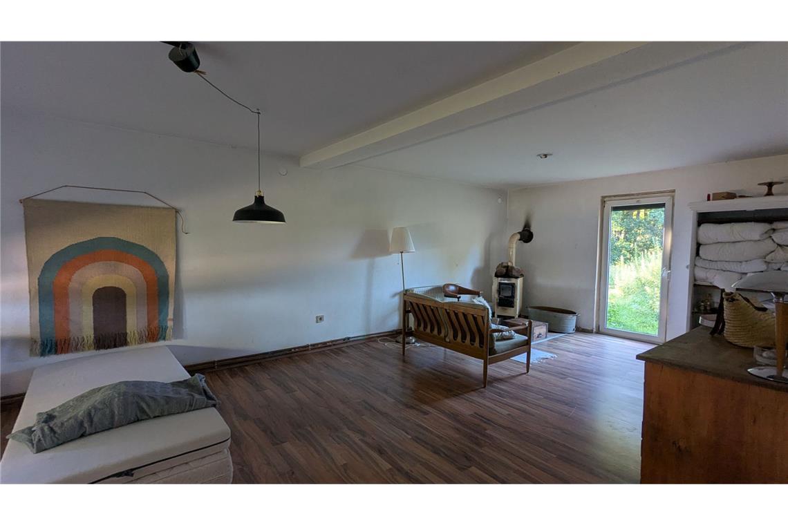 Sieben Freunde, ein Hof, ein Traum Niemand hat ein festes Zimmer. Man bezieht eins und verlässt es aufgeräumt für die nächsten Gäste.