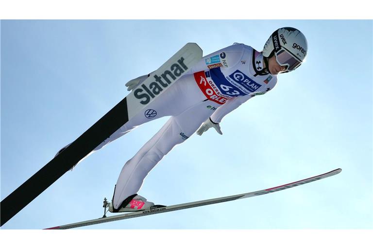 Nika Prevc springt in Oberstdorf.